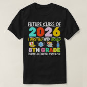 Future Class Of 2026 I Survived Passed 8th Grade G Tシャツ (デザイン正面)