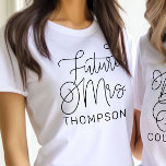 Future Mrs Black Scriptカスタムモダンウェディング トライブレンドＴシャツ<br><div class="desc">まモダンカジュアルた、シックなブラック書道の脚本「フューチャー・ミセス」の女子ブライダルのTシャツは、新婦の名と一緒に結婚文字できるカスタムを特徴パーソナライズされたとしている。バチェロレッテと週末の衣服に最適結婚!</div>