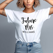 Future Mrs Black Script カスタムLast Name 結婚's Tシャツ