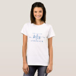 Future Mrs Chic Script名前をカスタムする花嫁To be T-S Tシャツ<br><div class="desc">未来のミセスモダン名前をカスタムするTシャツと文字ミセスと青い書道エレガント。花嫁の結婚した名前を追加するだけで、完璧なブライダルシャワーギフトを持つ。Happy Dolphin Studio専用。</div>