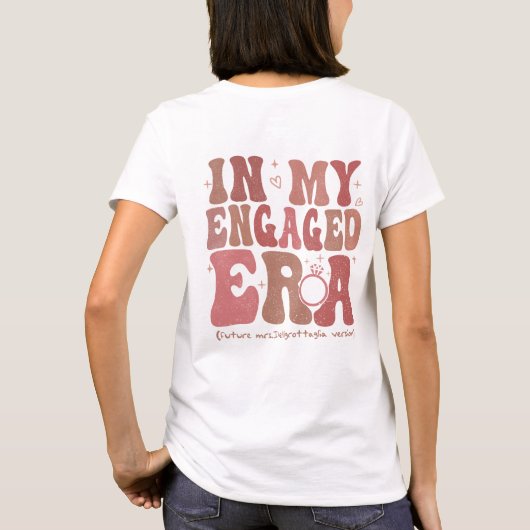Future Mrs Engagement Era Shirt Bride Gift Tシャツ (裏面)