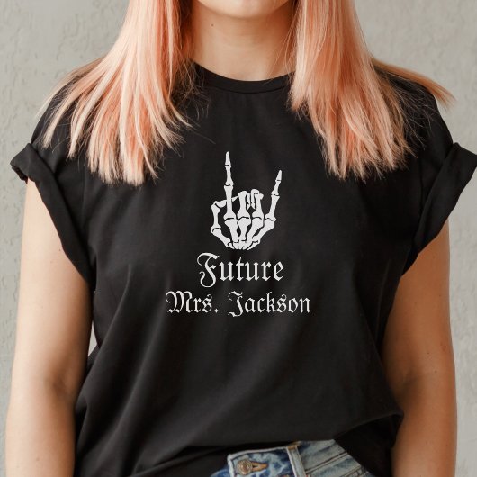 Future Mrs. Gothic Skeletonハートバチェロレッテ Tシャツ