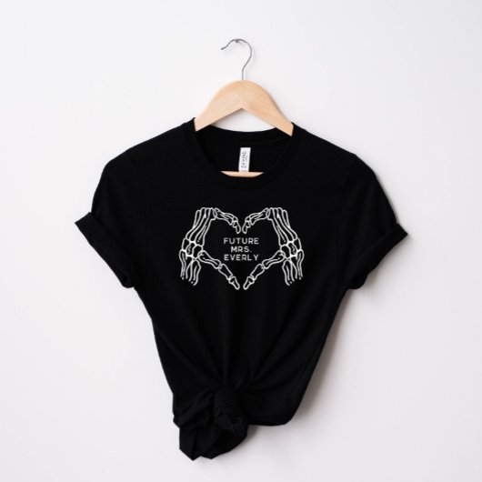 Future Mrs. Women Shirtsゴシック体のスケルトンハンド Tシャツ