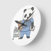 Future RN Panda: Adorable Medical Student  ラウンド壁時計 (傾斜)