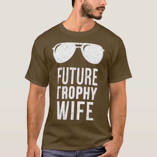 Future Trophy Fiance Groom To Be Gifts Wife Tシャツ (正面)
