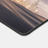 Futuristic Sci-Fi City Reflected In Desert Sands デスクマット (コーナー)