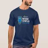 FVMSフクロウが教えてる ユニセックス Tシャツ (正面)