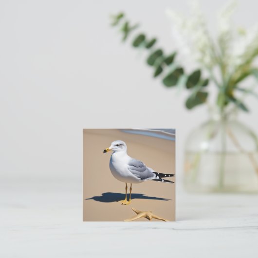 gに囲まれたかわいらしビーチの小さなカモメ スクエア名刺 (スタンド正面)