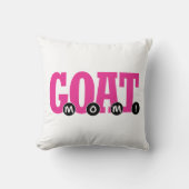 G.O.A.T.ママ! – お母さん用グラフィックプリント クッション (正面)