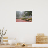 GAサバンナ、レンガ造りの歩道に沿ったツツツジ ポスター (キッチン)