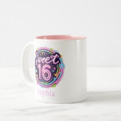 Galactic Sweet 16 – カスタマイズ可能な誕生日 ツートーンマグカップ (正面左)