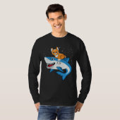 Galaxy Cat Riding Shark For Cat Astronaut Cat Tシャツ (正面フル)
