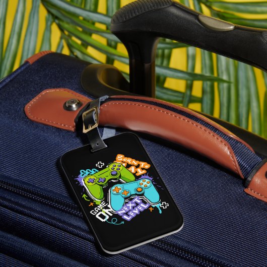 Game controllers Graffiti  Gaming Born To Play  ラゲッジタグ (正面インサイチュ1)