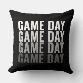 “Game Day Repeat” Bold Throw Pillow クッション (正面)