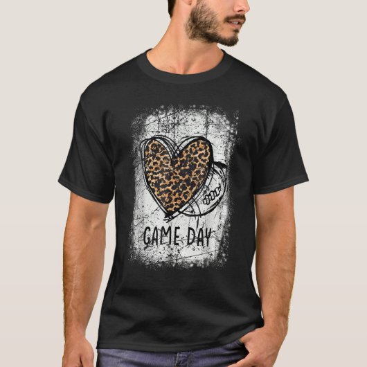 game day with leopard heart football  mom bleached tシャツ (正面)