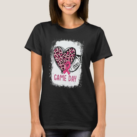 Game Day With Leopard Heart Football  Mom Tシャツ (正面)