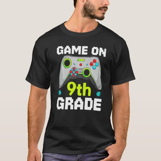 Game On 9th Grade Gaming Gamer Back To School Stud Tシャツ (正面)
