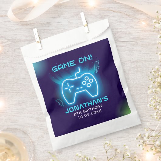 Game on, Funny Birthday Boy  フェイバーバッグ (クリップ留めされた状態)