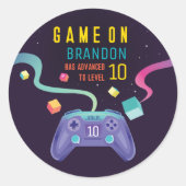 Game On Level Upおもしろいビデオゲーム誕生日パーティー ラウンドシール (正面)