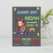Game On Level Upおもしろいビデオゲーム誕生日パーティー 招待状 (スタンド正面)