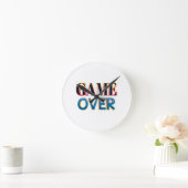 GAME OVERの文字が入った丸い白い壁掛け時計 ラウンド壁時計 (ホーム)