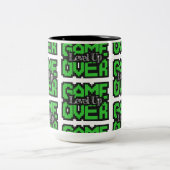 Game Over, Level Up: Retro Pixel Sandbox Adventure ツートーンマグカップ (中央)
