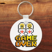 Game Over Marriage （レズビアン、8ビット） キーホルダー (正面)