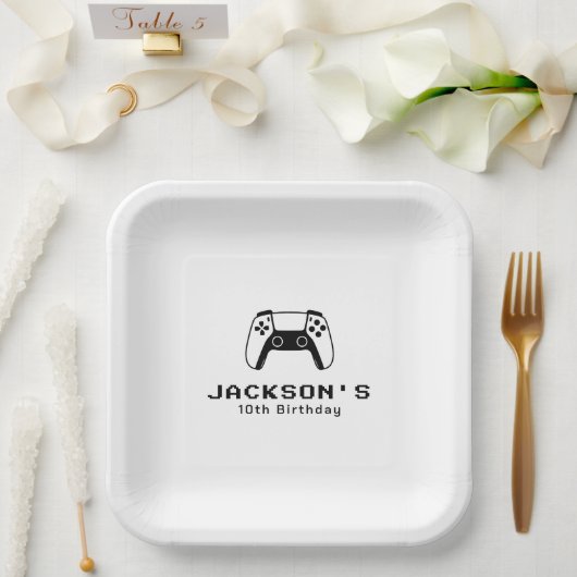 Gamer Boys Simple Modern Birthday Party ペーパープレート (ウェディング)