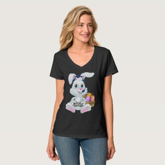Gamer Easter Bunny Rabbit Video Game Player with C Tシャツ (正面フル)