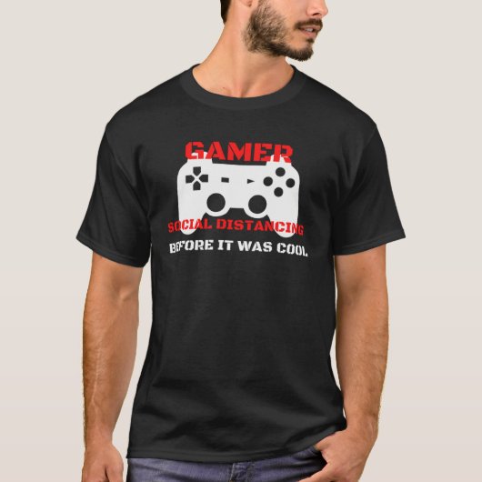 Gamer social distancing before it was cool distanc tシャツ (正面)