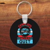 Gamers Never Quit Funny Gaming Quotes Gift For Rpg キーホルダー (正面)
