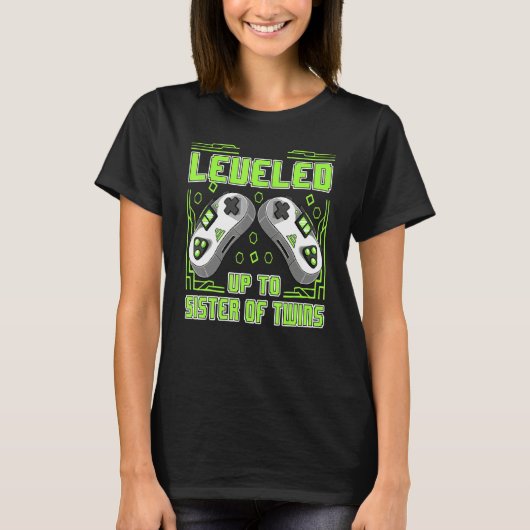 Gaming Leveled Up To Sister Of Twins Video Gamer W Tシャツ (正面)