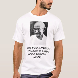 Gandhiの暴力によって達成される勝利はtantamo…です Tシャツ