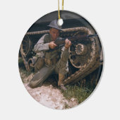 Garandライフルによってひざまずいている第二次世界大戦の兵士 セラミックオーナメント (左)