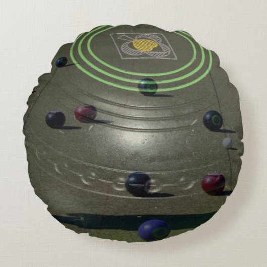 Garden Bowl With Lawn Bowls Image Round Cushion. ラウンドクッション (正面)