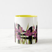 Garden Delight: Handcrafted Ceramic Mug with Flora ツートーンマグカップ (中央)