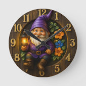 Garden Gnome with Lantern Wall Clock ラウンド壁時計 (正面)