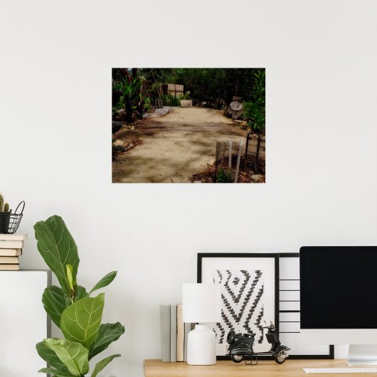 Garden Pathway Wooden Bridge Lush Greenery ポスター (ホームオフィス)