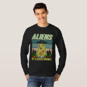 Gardening Aliens Stole My Garden Gnomes UFO Plant  Tシャツ (正面フル)