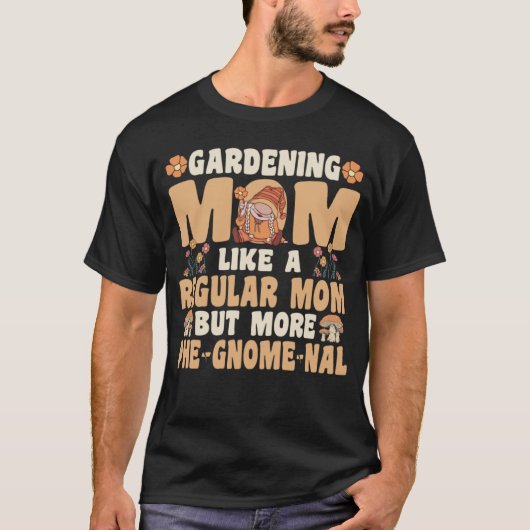 Gardening Mom with Gnomes Tシャツ (正面)