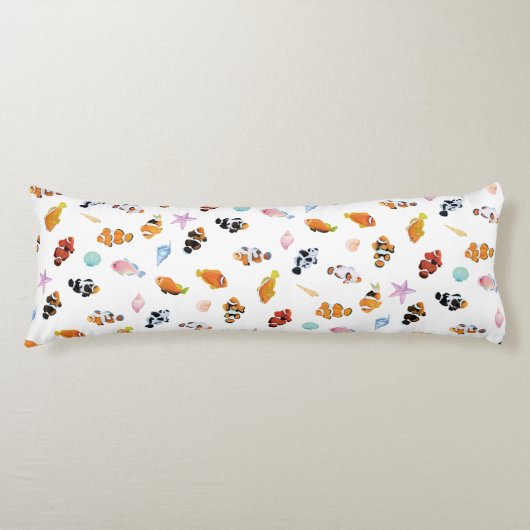 Gathering of Clownfish | Ocean Art Design ボディピロー (正面)