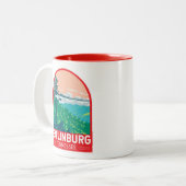 Gatlinburg Tennessee Travel Art Emblem ツートーンマグカップ (正面左)