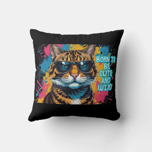 Gato tigrado rebelde con gafas y estilo urbano クッション (裏面)