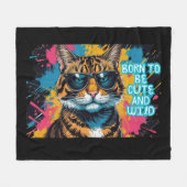 Gato tigrado rebelde con gafas y estilo urbano フリースブランケット (正面(横))