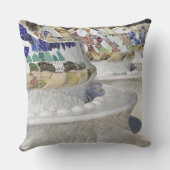 Gaudiの建物、Parcのモザイクのクローズアップ クッション (裏面)