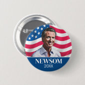 Gavin Newsom Campaign Photo with Flag 缶バッジ (正面&裏面)