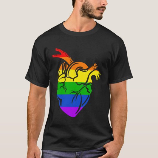 Gay Pride Flag Heart LGBTQ Trans Lesbian Queer Pri Tシャツ (正面)