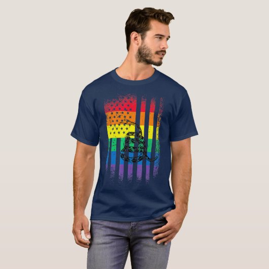Gay pride flag with Gadsden Flag Snake Tシャツ (正面フル)