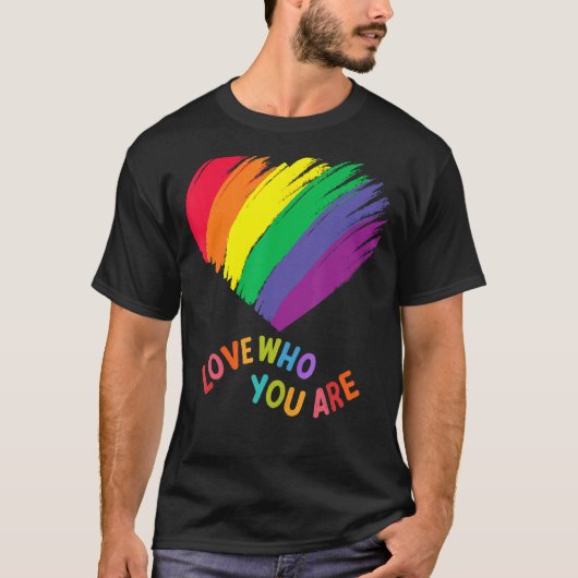 Gay Pride Women Rainbow Graphic Love Wins LGBT Tシャツ (正面)