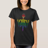 Gay Skeleton Rock Rainbow Pride Flag Lgbt Rocker B Tシャツ (正面)